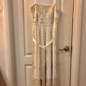 ✨Beautiful Embroidered  BCBG dress 💃🏻